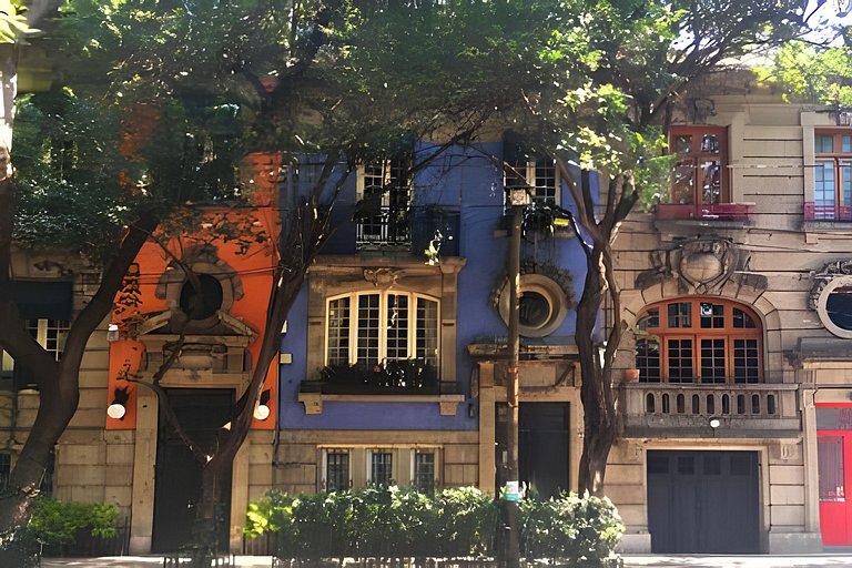 Stay in the HEART of Roma Norte. Self-check-in